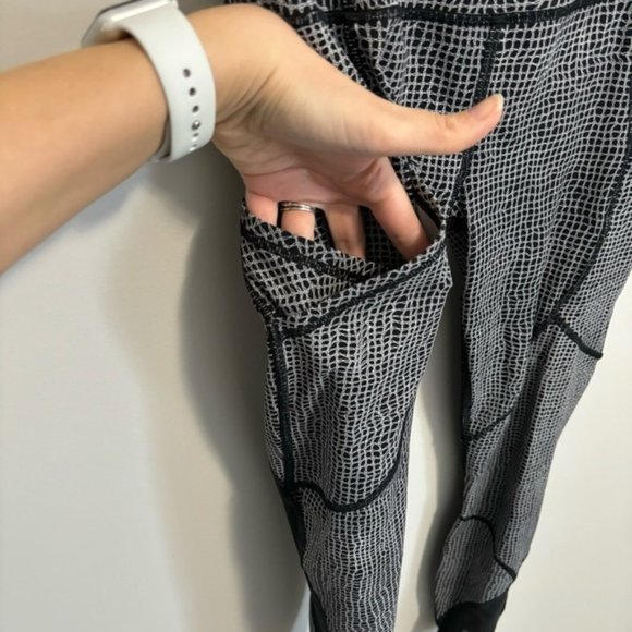 Lululemon Outrun Tight Fall Net White Black Side Pocket Workout Ankle Crop - Picture 7 of 16
